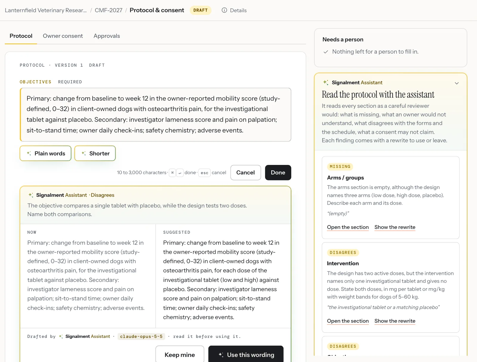The protocol of a draft study with the assistant’s reading: a finding that the objective names one tablet while the design tests two doses, its suggested wording beside the current one, and more findings in the margin, each quoting the protocol.